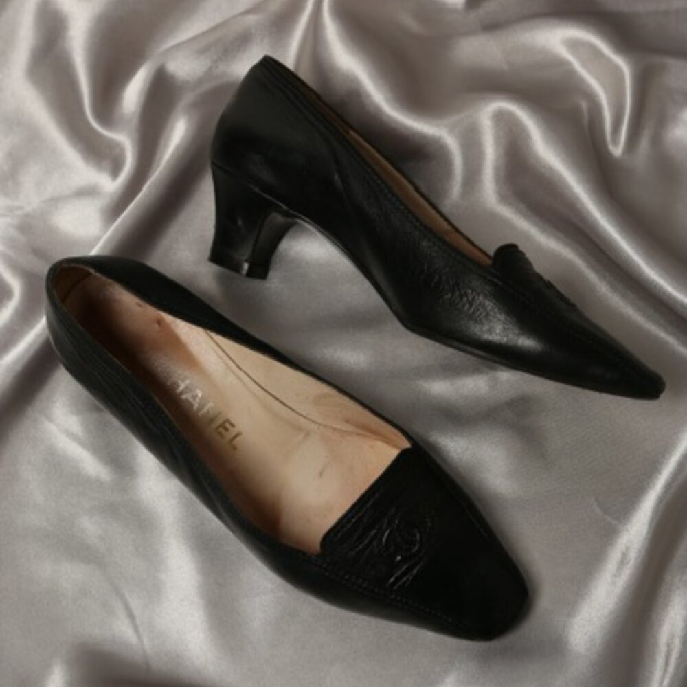 CHANEL Black Pumps - Picture 2 of 7
